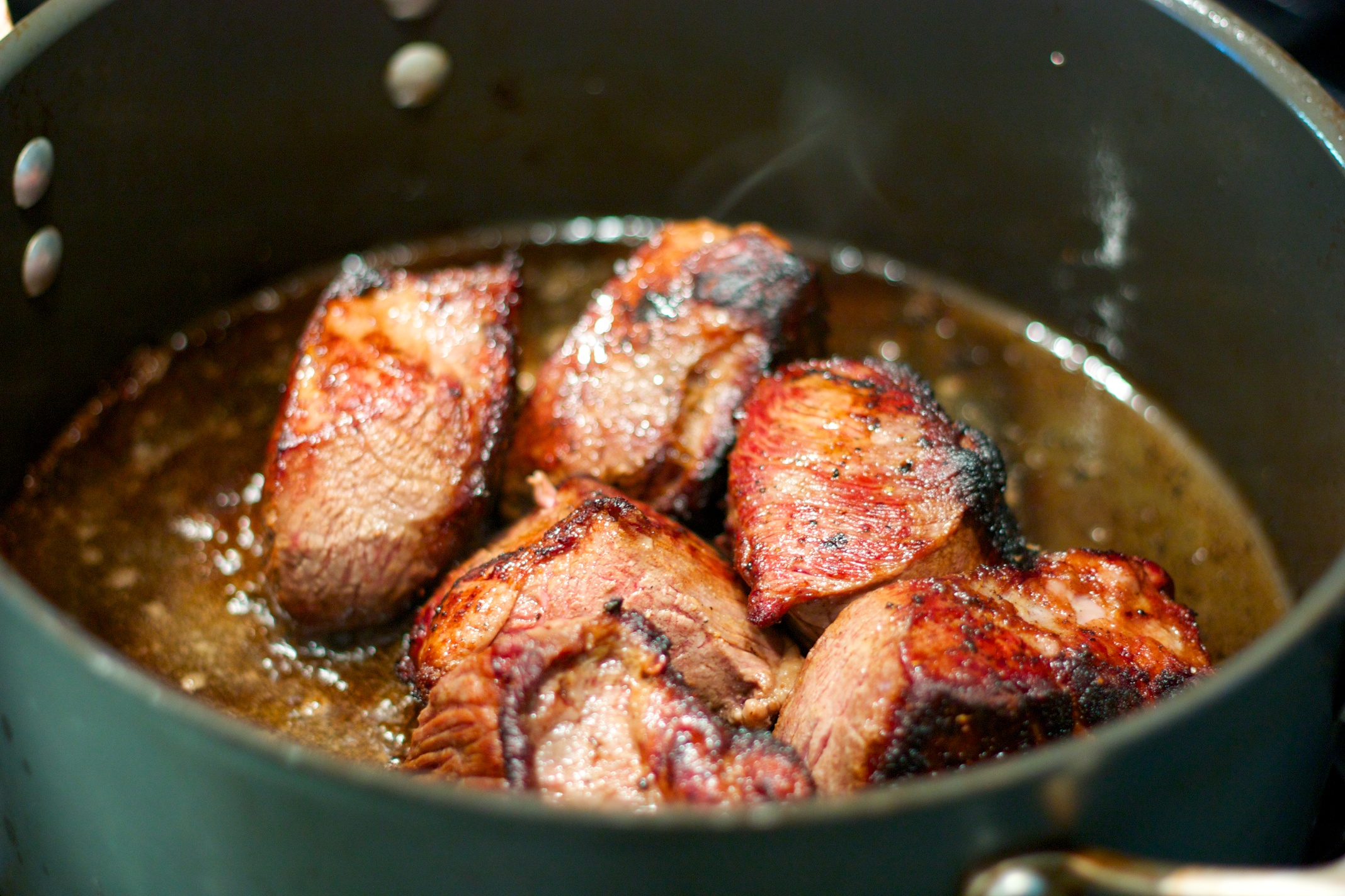 Суп с говяжьими ребрышками. Как приготовить говядину мягкой и сочной на сковороде. Как сварить говядину. Как готовить говядину чтобы она была мягкой.